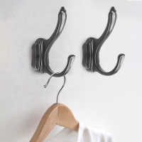 Крючок мебельный CAPPIO PASSION, двухрожковый, черный Крючок мебельный CAPPIO PASSION, двухрожковый, черный