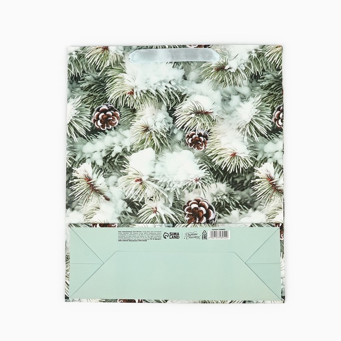 Пакет подарочный новогодний ламинированный &laquo;Зимняя ель&raquo;, M 26 х 30 х 9 см , Новый год