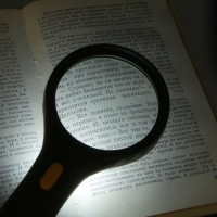 Лупа 2,5х, d=7,5см, с подсветкой, зеленая Лупа 2,5х, d=7,5см, с подсветкой, зеленая