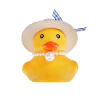 Утка желтая, шляпа соломенная Утка желтая, шляпа соломенная