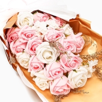 Букет мыльных розовых и белых роз в коробке из 20 шт Букет мыльных розовых и белых роз в коробке из 20 шт