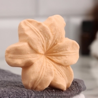 Бомбочка для ванны "Лилия" с ароматом клубники, 60 г, оранжевая Бомбочка для ванны "Лилия" с ароматом клубники, 60 г, оранжевая