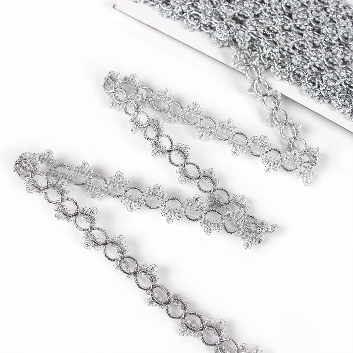 Тесьма серебро «Петельки» с трилистниками, ширина 2,7, намотка 10 м Тесьма серебро «Петельки» с трилистниками, ширина 2,7, намотка 10 м