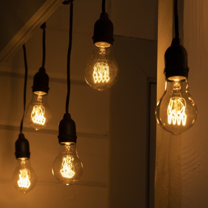 Гирлянда «Ретро белт-лайт» со свесами 10 и 20 см, 10 м, IP54, УМС, 2W, тёмная нить, шаг 50 см, Е27 (без ламп), 220 В Гирлянда «Ретро белт-лайт» со свесами 10 и 20 см, 10 м, IP54, УМС, 2W, тёмная нить, шаг 50 см, Е27 (без ламп), 220 В