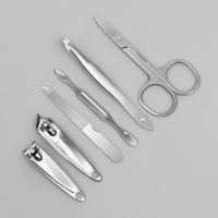 Набор маникюрный «Париж», 6 предметов, в футляре, рисунок МИКС Набор маникюрный «Париж», 6 предметов, в футляре, рисунок МИКС