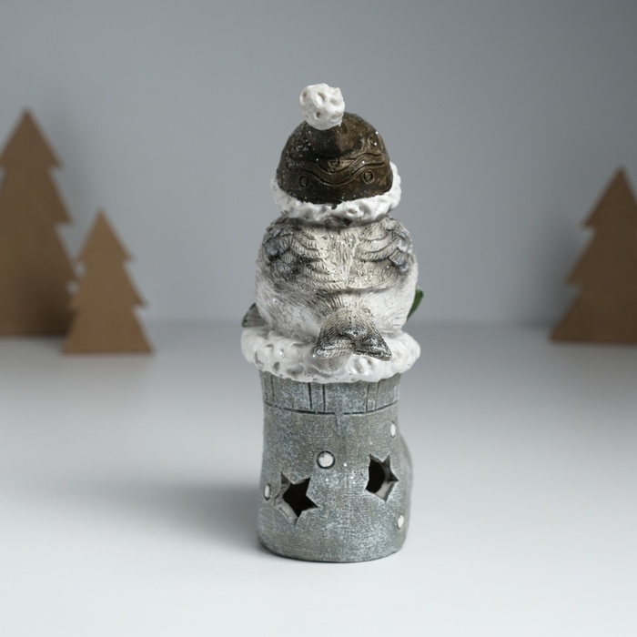 Сувенир полистоун свет "Воробышек в колпаке сидит на новогоднем сапоге" серый 7,6х9,5х15 см   103258