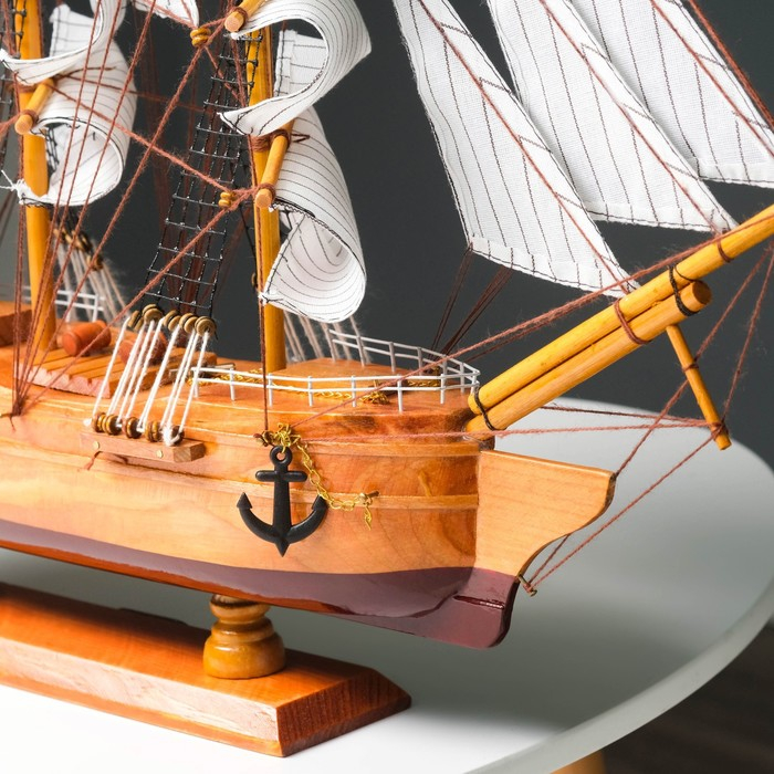 Корабль сувенирный большой &laquo;Крамбол&raquo;, борта светлое дерево, паруса белые, микс 57&times;9&times;49см
