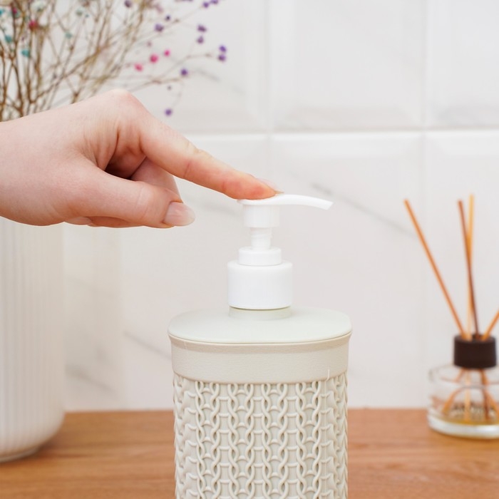 Дозатор для мыла &laquo;Вязание&raquo;, 500 мл, цвет белый ротанг