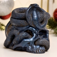 Новый год. Символ 2025. Подсвечник новогодний "Змея на черепе" синий лунный, 11х10х8см Новый год. Символ 2025. Подсвечник новогодний "Змея на черепе" синий лунный, 11х10х8см