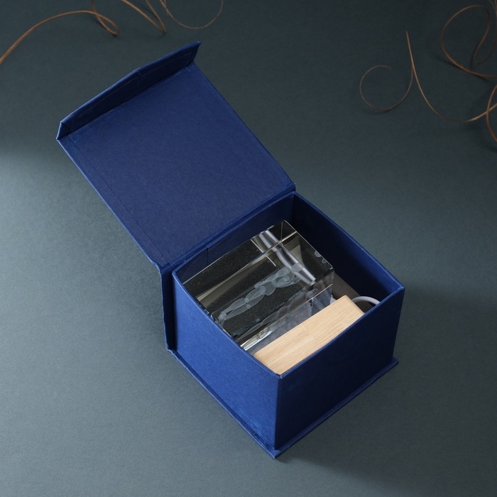 Сувенир стекло подсветка Сувенир стекло подсветка "Прямоугольник. Шарнирный человек" подставка дерево, USB 7х7х10