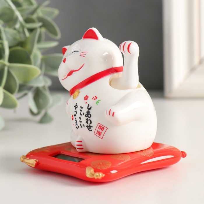 Маятник пластик от солнечной батареи Маятник пластик от солнечной батареи "Манэки-нэко белый на подушке" 6,5х7,5х7 см