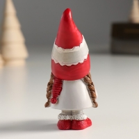 Сувенир полистоун "Дед Мороз со свечой/Бабуся с подарком" МИКС 6,5х4,5х10 см Сувенир полистоун "Дед Мороз со свечой/Бабуся с подарком" МИКС 6,5х4,5х10 см