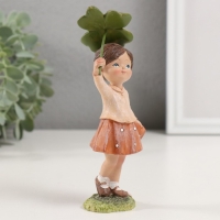 Сувенир полистоун "Малышка с зелёным клевером" 6,5х5,5х15,5 см