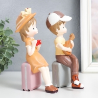 Сувенир полистоун "Мальчик с гитарой/Девочка с фотоаппаратом на чемодане" МИКС 8х4,5х17 см