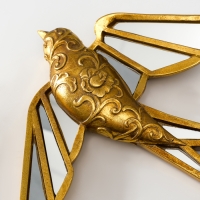 Панно интерьерное полистоун "Зеркальная ласточка с узорами" золото 28х4,5х27 см