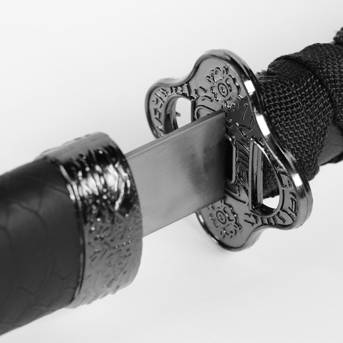 Сув. изделие катаны 2в1 на подставке, ножны кожзам, рептилия, черная 47/70см Сув. изделие катаны 2в1 на подставке, ножны кожзам, рептилия, черная 47/70см