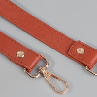 Ручка для сумки, с карабинами, 60 &plusmn; 1 см &times; 2 см, цвет светло-коричневый