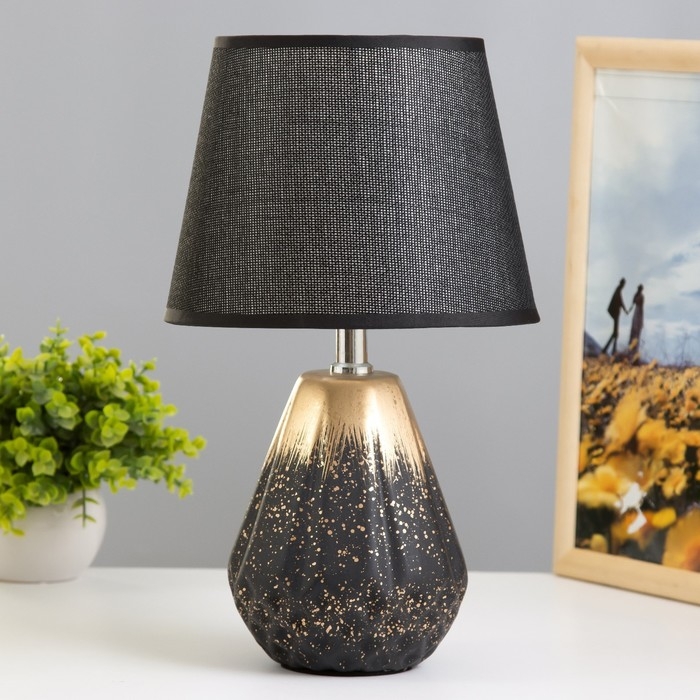 Настольная лампа Настольная лампа "Доре" 1хE14 черный 20х20х32 см RISALUX