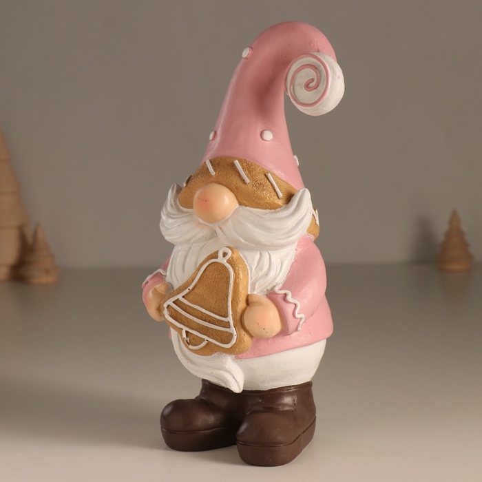 Сувенир полистоун "Дед Мороз с имбирным колокольчиком" розовый 9,5х9х20 см