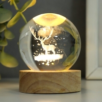 Сувенир стекло подсветка "Олень и птицы" d=6 см подставка дерево, USB 6,5х6,5х7,5 см