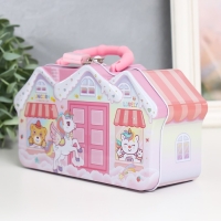 Копилка металл с замочком "Домик с жителями" МИКС 19х6,5х9,5 см Копилка металл с замочком "Домик с жителями" МИКС 19х6,5х9,5 см