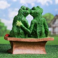 Садовая фигура "Лягушки на лавочке" 20х30х32см Садовая фигура "Лягушки на лавочке" 20х30х32см