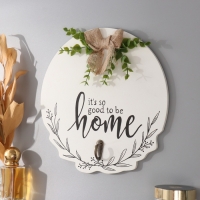 Крючки декоративные дерево "Хорошо быть дома. Бант и эвкалипт" 23,5х23,5 см Крючки декоративные дерево "Хорошо быть дома. Бант и эвкалипт" 23,5х23,5 см