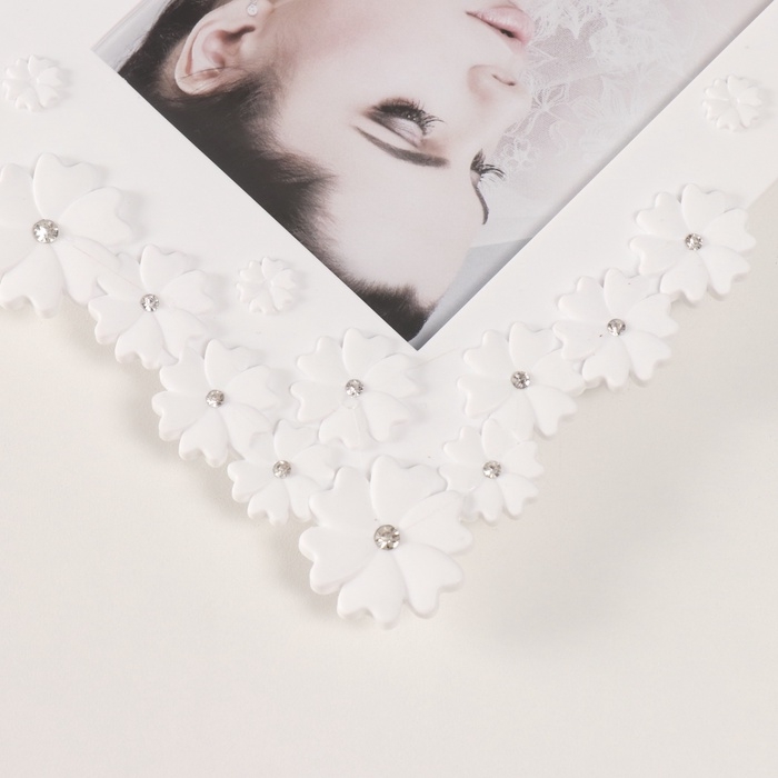 Фоторамка пластик на 2 фото 10х15 см Фоторамка пластик на 2 фото 10х15 см "Незабудки" белая, стразы 25х21 см