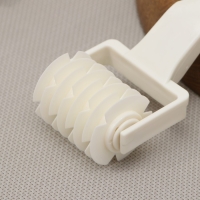 Валик для нарезки теста Доляна &laquo;Сетка&raquo;, 20&times;7&times;4,5 см, цвет белый