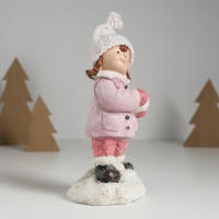 Сувенир керамика "Девочка в розовом пальтишке, со снежком" 8,3х7,8х16,3 см Сувенир керамика "Девочка в розовом пальтишке, со снежком" 8,3х7,8х16,3 см