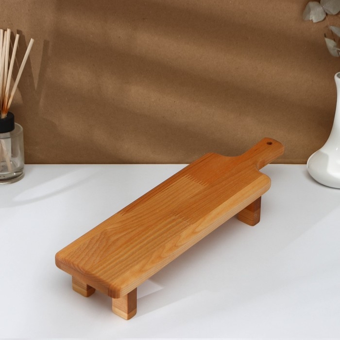 Доска сервировочная с ручкой Adelica, на ножках, 38&times;10&times;6 см, берёза