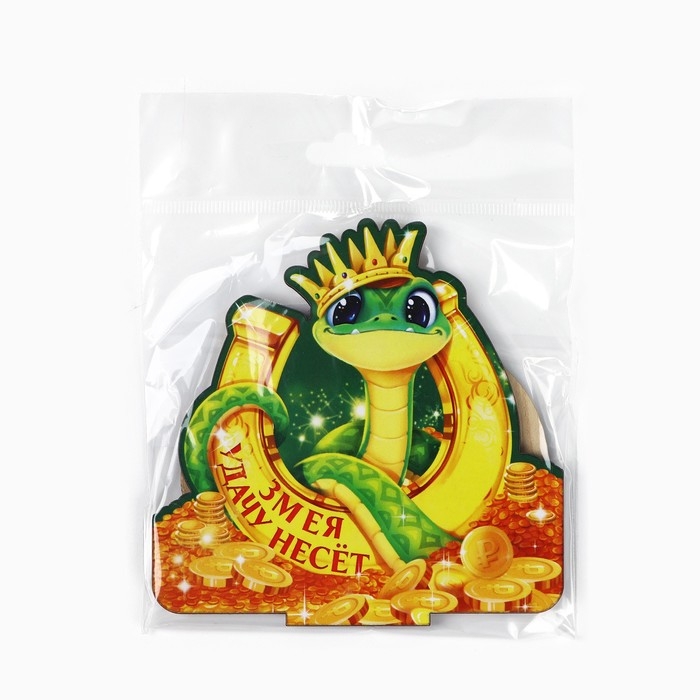 Оберег новогодний на подставке &laquo;Змея удачу несёт&raquo;, 8,9 х 7,1 см.