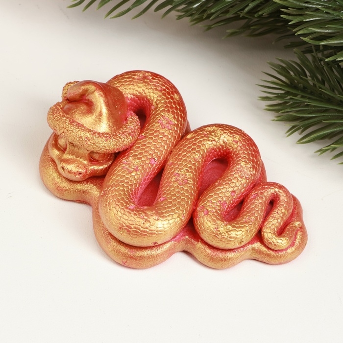 Фигура Фигура "Змея в колпаке" красная с позолотой, 8,5 х 6 х 3 см