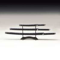 Сув. изделие катаны 3в1 на подставке, ножны кожзам, черные ромбы 47/70/89см Сув. изделие катаны 3в1 на подставке, ножны кожзам, черные ромбы 47/70/89см