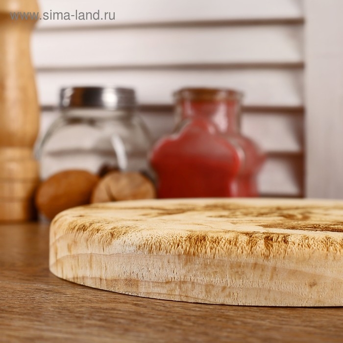 Доска из массива кедра &laquo;Волки&raquo;, круглая, 18 &times; 18 см №1