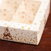 Новый год. Коробка для конфет 4 шт "Золотые звёзды" подарочная новогодняя упаковка, 12,6 х 12,6 х 3,5 см.