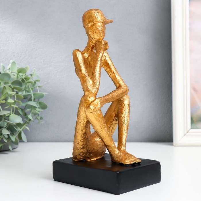 Сувенир полистоун Сувенир полистоун "Человек в кепке. Размышления" золото 12х9х23 см