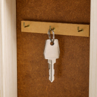 Ключница "Белые пионы" дуб молочный 15х21 см