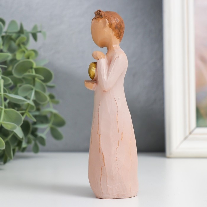 Сувенир полистоун Сувенир полистоун "Девушка с кробочкой/сердечком" МИКС 4х4,5х13 см