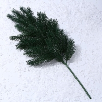 Декор &laquo;Ветвь пушистой ели&raquo;