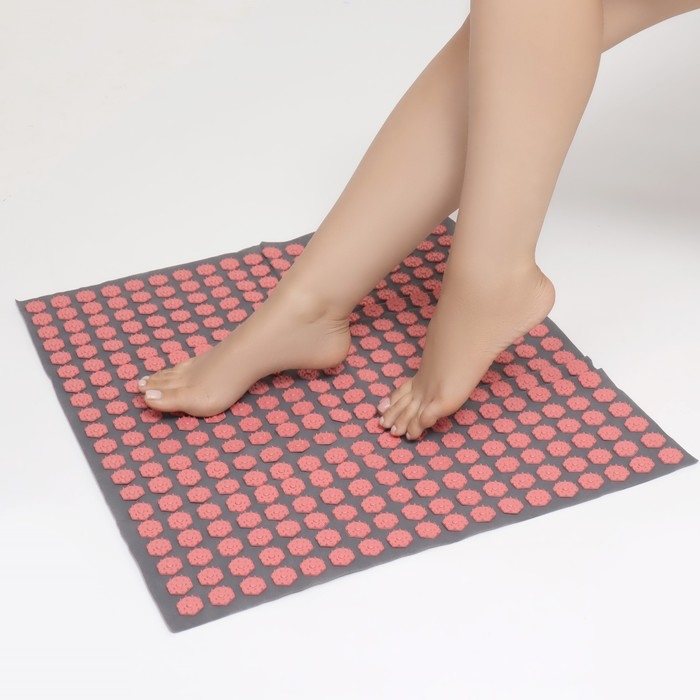 Ипликатор-коврик, основа спанбонд, 360 модулей, 56 &times; 62 см, цвет тёмно-серый/красный