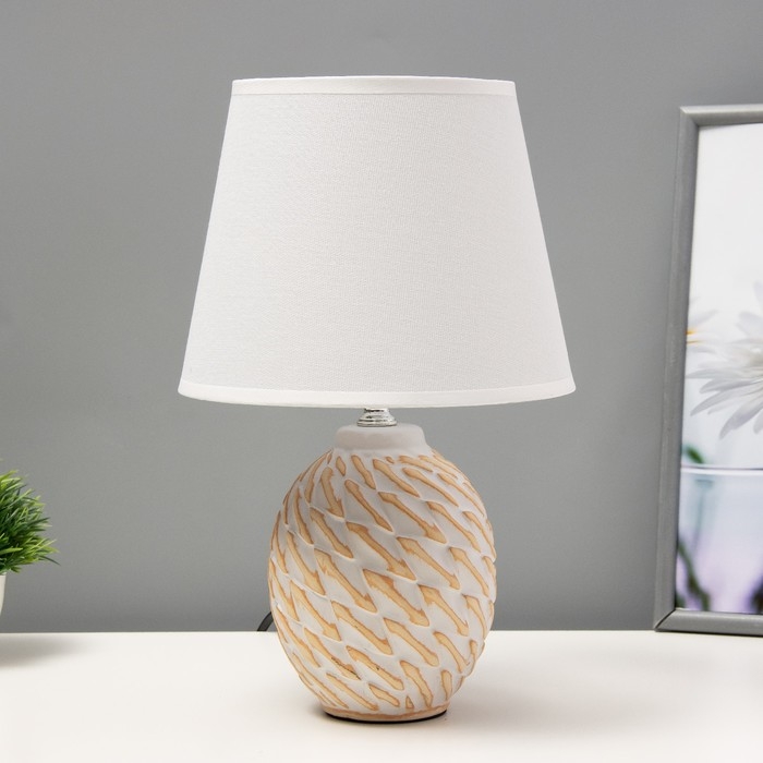 Настольная лампа Настольная лампа "Сабина" Е14 40Вт бежевый 20х20х33см