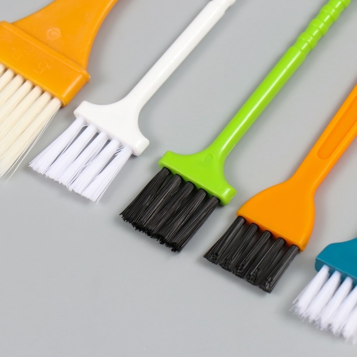 Набор кистей пластик н-р 5 шт.16х3 см, 13х2,5 см, 11,5х2 см Набор кистей пластик н-р 5 шт.16х3 см, 13х2,5 см, 11,5х2 см