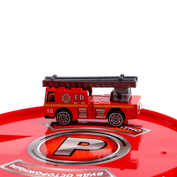 Парковка &laquo;Пожарная часть&raquo;, с 2 металлическими машинами