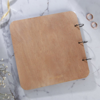 Книга пожеланий на свадьбу в деревянной обложке «Цветы». Книга пожеланий на свадьбу в деревянной обложке «Цветы».