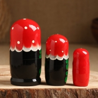 Матрёшка «Земляничка», красный платок, 3 кукольная, 10-12 см Матрёшка «Земляничка», красный платок, 3 кукольная, 10-12 см