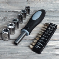 Набор инструментов в формовой бутылке «Мастер», 23 предмета Набор инструментов в формовой бутылке «Мастер», 23 предмета