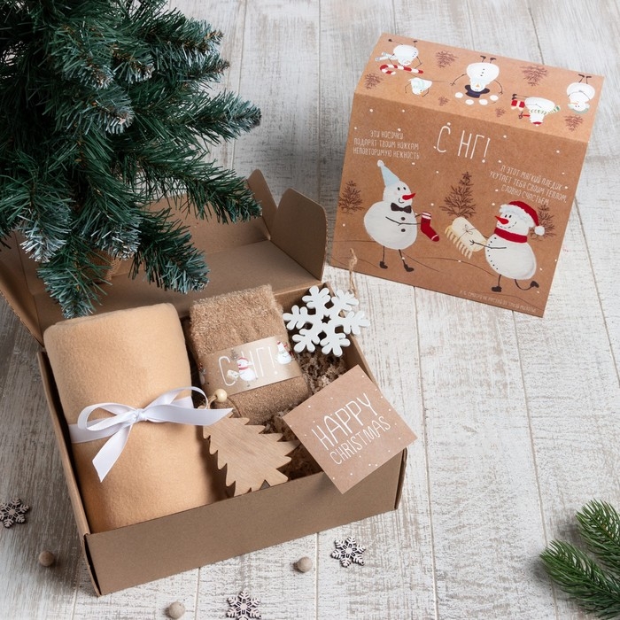 Набор подарочный &laquo;Снеговики&raquo; (плед, носки, 2 игрушки, открытка)