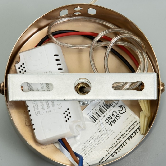 Светильник BayerLux Светильник BayerLux "Антел треугольник" LED 30Вт 6000К золото 20х26х100 см