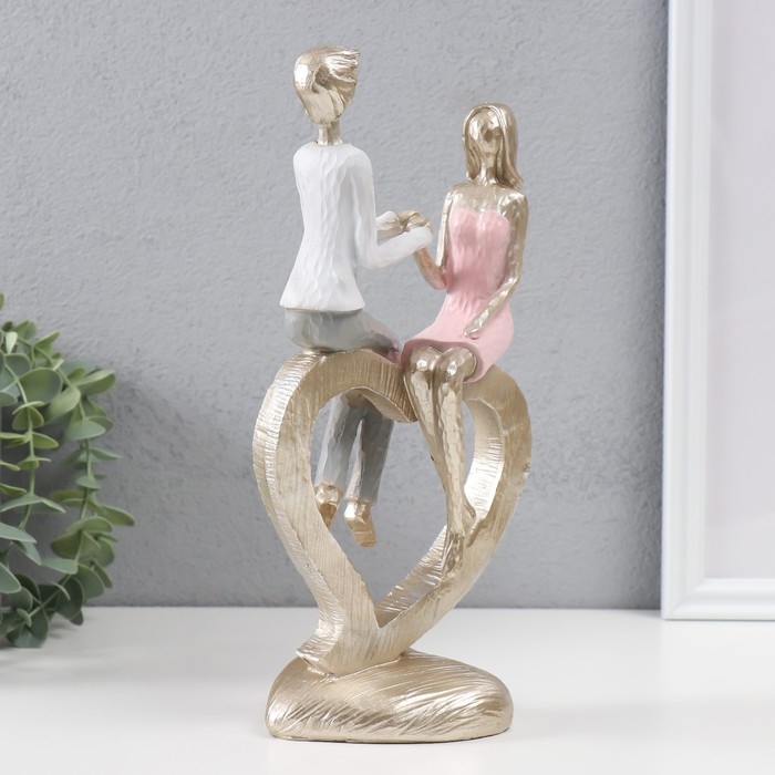 Сувенир полистоун Сувенир полистоун "Влюблённая пара сидит на сердце" 13х10,5х27 см